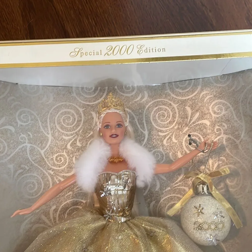 NWT Vtg  2000 Mattel Celebration Barbie in Original box with Hallmark‎ ornament